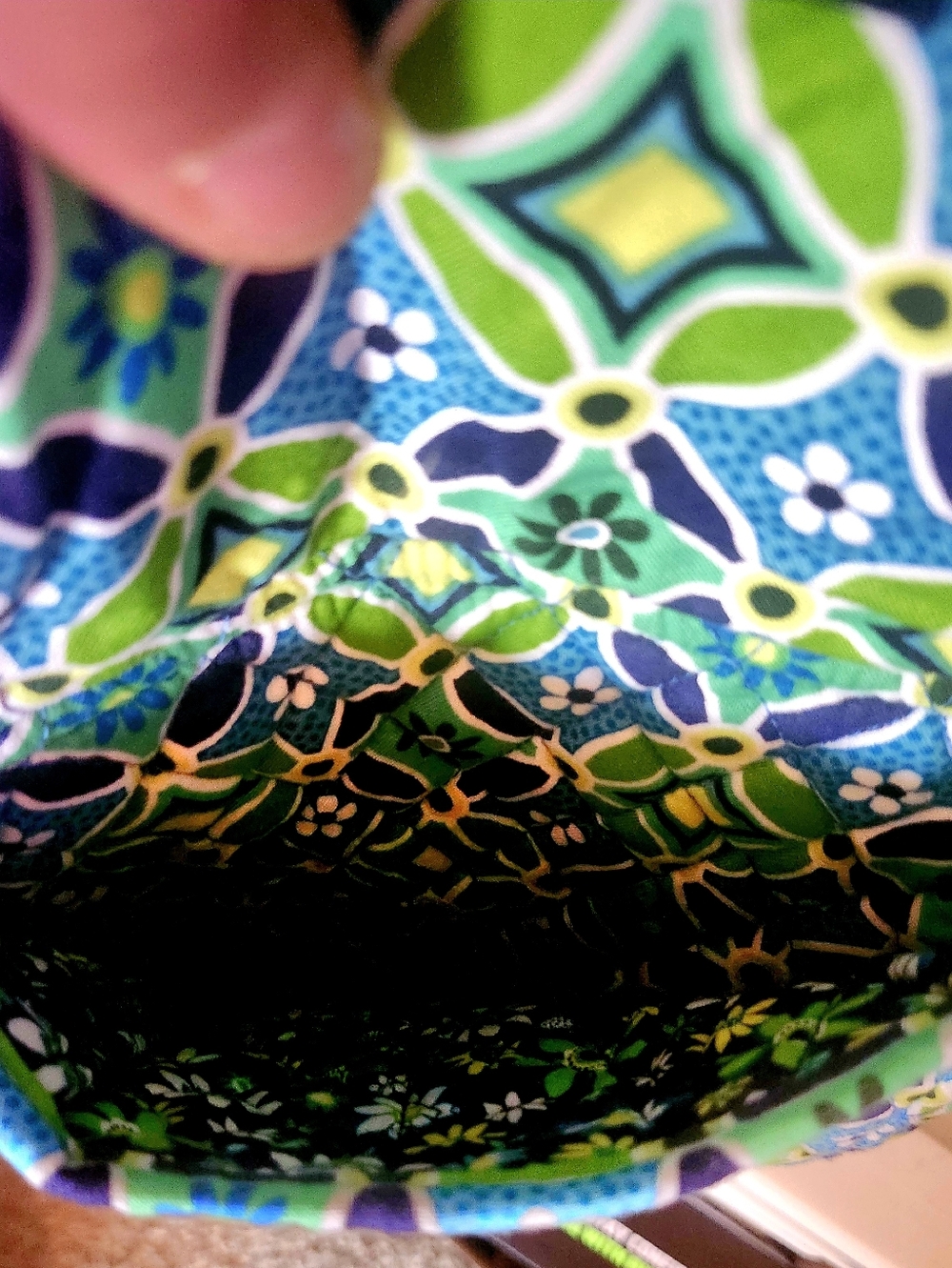 Vera Bradley Retired Sling Bag - Picture 3 of 7
